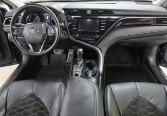 Подержанный автомобиль Toyota Camry Sedan 2020 года (14 фото)