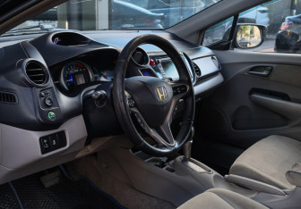 Подержанный автомобиль Honda Insight Hatchback 2009 года (12 фото)