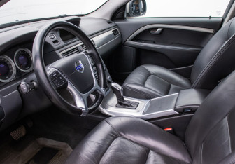 Подержанный автомобиль Volvo XC70 2012 года (10 фото)