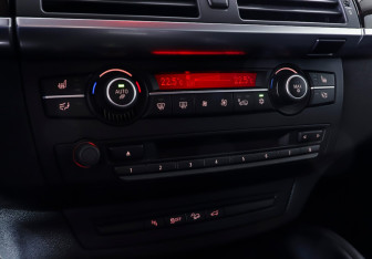 Подержанный автомобиль BMW X6 2013 года (22 фото)