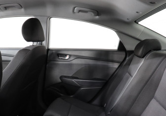 Подержанный автомобиль Hyundai Solaris Sedan 2021 года (12 фото)
