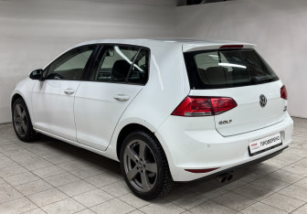 Подержанный автомобиль Volkswagen Golf Hatchback 2014 года (7 фото)