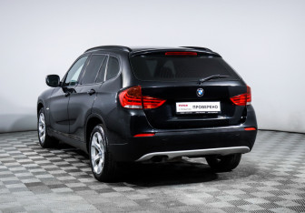 Подержанный автомобиль BMW X1 2010 года (7 фото)