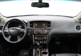 Подержанный автомобиль Nissan Pathfinder 2014 года (14 фото)