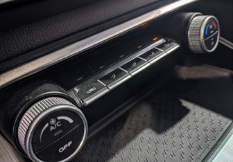 Подержанный автомобиль Geely Coolray 2023 года (21 фото)