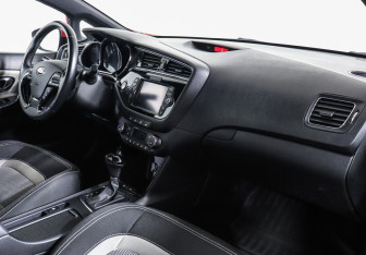 Подержанный автомобиль Kia Ceed Hatchback 2016 года (5 фото)