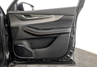 Подержанный автомобиль Exeed LX 2022 года (25 фото)