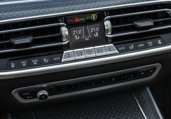 Подержанный автомобиль BMW X5 2021 года (20 фото)