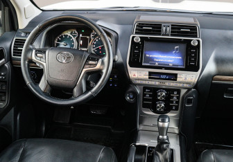 Подержанный автомобиль Toyota Land Cruiser Prado 2018 года (12 фото)