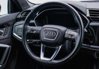 Подержанный автомобиль Audi Q3 2019 года (15 фото)