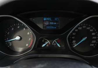 Подержанный автомобиль Ford Focus Hatchback 2013 года (7 фото)