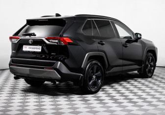 Подержанный автомобиль Toyota RAV4 2021 года (5 фото)