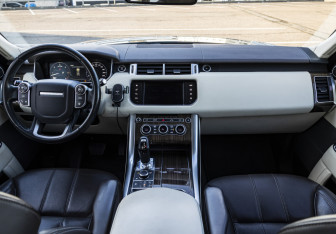 Подержанный автомобиль Land Rover Range Rover Sport 2016 года (10 фото)