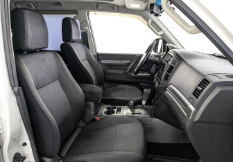 Подержанный автомобиль Mitsubishi Pajero 2021 года (23 фото)