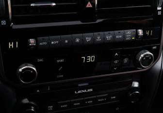 Подержанный автомобиль Lexus GX 2022 года (29 фото)