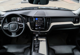 Подержанный автомобиль Volvo XC60 2019 года (9 фото)