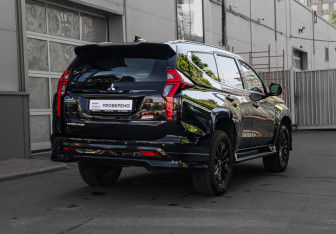 Подержанный автомобиль Mitsubishi Montero Sport 2022 года (4 фото)