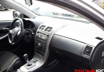 Подержанный автомобиль Toyota Corolla Sedan 2008 года (7 фото)