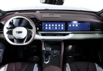 Подержанный автомобиль Geely Monjaro 2023 года (13 фото)