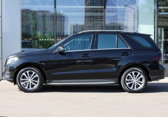 Подержанный автомобиль Mercedes-Benz GLE 2016 года (8 фото)