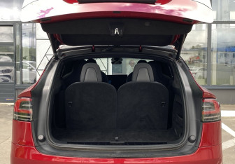 Подержанный автомобиль Tesla Model X 2023 года (10 фото)