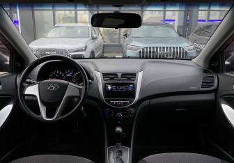 Подержанный автомобиль Hyundai Solaris Hatchback 2011 года (10 фото)