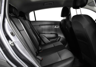 Подержанный автомобиль Kia Rio Hatchback 2022 года (11 фото)