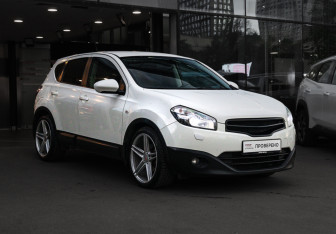 Подержанный автомобиль Nissan Qashqai 2012 года (3 фото)
