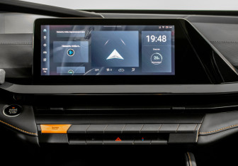 Подержанный автомобиль Changan UNI-V 2023 года (16 фото)