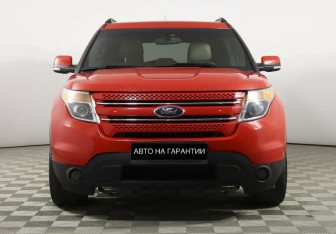 Подержанный автомобиль Ford Explorer 2014 года (2 фото)