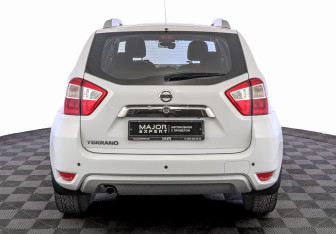 Подержанный автомобиль Nissan Terrano 2020 года (6 фото)
