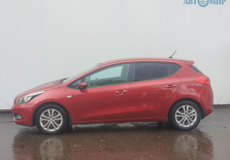 Подержанный автомобиль Kia Ceed Hatchback 2013 года (8 фото)