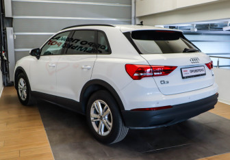 Подержанный автомобиль Audi Q3 2021 года (6 фото)