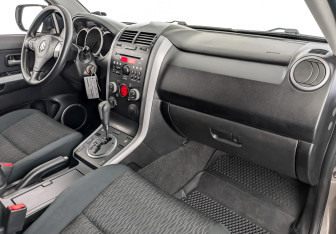 Подержанный автомобиль Suzuki Grand Vitara 2014 года (11 фото)