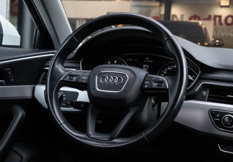 Подержанный автомобиль Audi A4 Sedan 2019 года (12 фото)