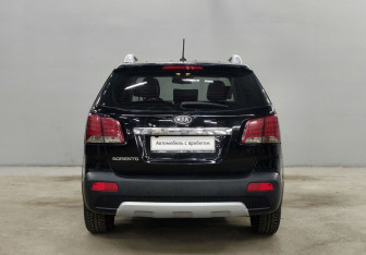 Подержанный автомобиль Kia Sorento 2012 года (6 фото)