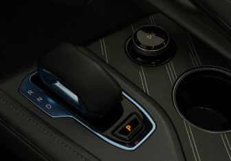 Подержанный автомобиль Zeekr 001 2024 года (18 фото)