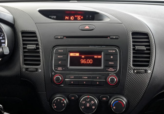 Подержанный автомобиль Kia Cerato Sedan 2015 года (17 фото)