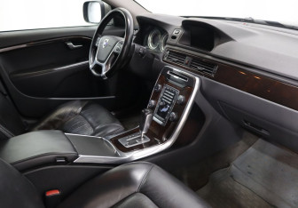 Подержанный автомобиль Volvo XC70 2012 года (10 фото)