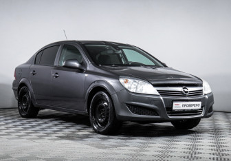 Подержанный автомобиль Opel Astra Sedan 2012 года (3 фото)