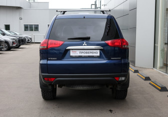Подержанный автомобиль Mitsubishi Pajero Sport 2014 года (6 фото)