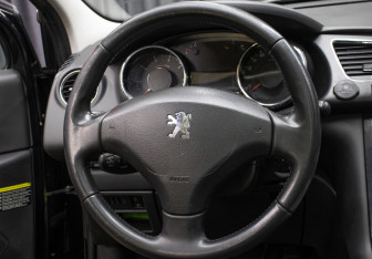 Подержанный автомобиль Peugeot 3008 2011 года (14 фото)