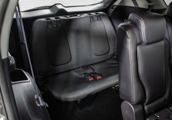 Подержанный автомобиль Peugeot 4007 2010 года (10 фото)