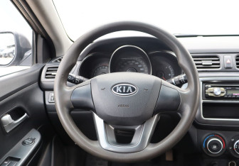 Подержанный автомобиль Kia Rio Sedan 2012 года (13 фото)