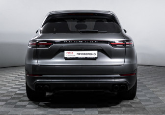 Подержанный автомобиль Porsche Cayenne 2019 года (6 фото)