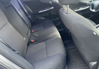 Подержанный автомобиль Toyota Corolla Sedan 2010 года (11 фото)
