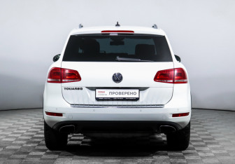 Подержанный автомобиль Volkswagen Touareg 2013 года (6 фото)