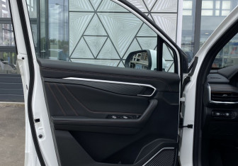 Подержанный автомобиль Geely Okavango 2024 года (22 фото)