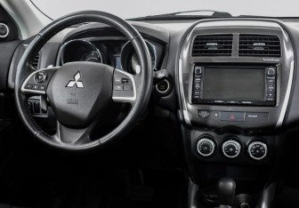 Подержанный автомобиль Mitsubishi ASX 2013 года (16 фото)