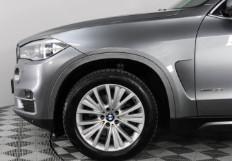 Подержанный автомобиль BMW X5 2017 года (8 фото)